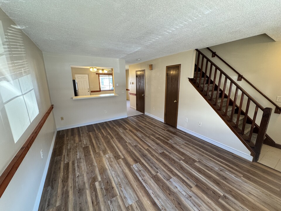 975 Meriden Rd, Unit 109 in Waterbury, CT - Building Photo