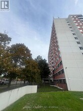 10 Tapscott Rd in Toronto, ON - Building Photo - Building Photo