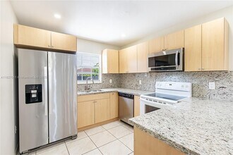 1214 NW 34th Ave in Miami, FL - Building Photo - Building Photo