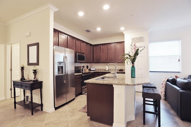 17118 Vardon Ter, Unit #301 - Serenity shores in Lakewood Ranch, FL - Foto de edificio - Building Photo