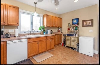 185 King St, Unit 1 in Bridgeport, CT - Building Photo - Building Photo