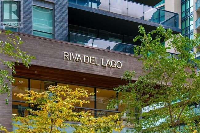 110 Marine Parade Dr in Toronto, ON - Building Photo - Building Photo