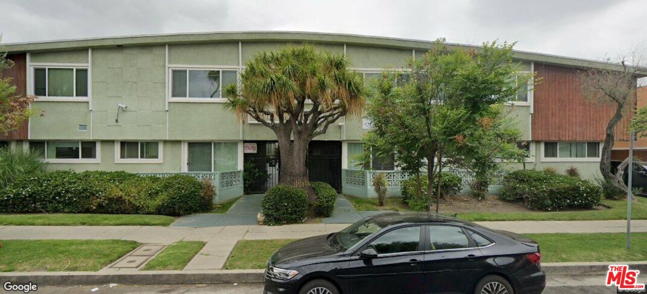 4911 August St in Los Angeles, CA - Building Photo