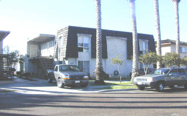 239-243 Ebony Ave in Imperial Beach, CA - Foto de edificio - Building Photo