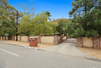 9520 La Tuna Canyon Rd in Sun Valley, CA - Building Photo - Building Photo