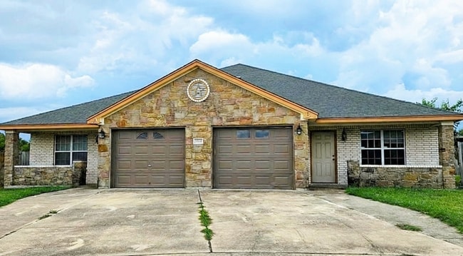 property at 3304 Kbs Ct