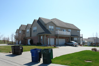 Tregaron Ridge Townhomes in Bellevue, NE - Building Photo - Building Photo