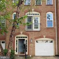 13626 Flying Squirrel Dr in Herndon, VA - Building Photo