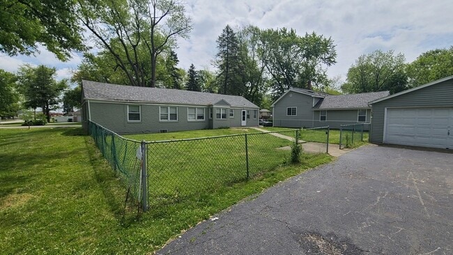 16002 Spaulding Ave, Unit 12 in Markham, IL - Building Photo - Building Photo