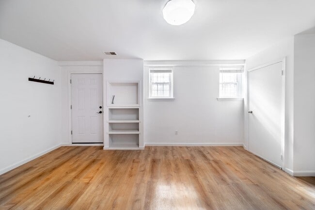 236 Christopher Columbus Dr in Jersey City, NJ - Building Photo - Building Photo