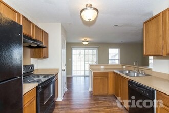 3323 Mazen Ct in Charlotte, NC - Foto de edificio - Building Photo