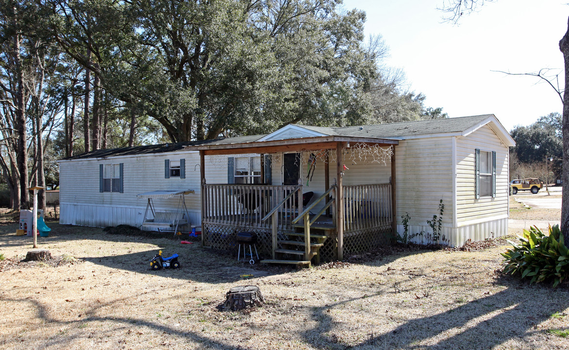 Pine Oaks Mobile Home Park in Semmes, AL - Building Photo