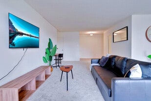 1600 S Eads St in Arlington, VA - Building Photo