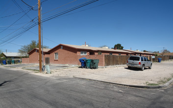 1045 S Herbert Ave in Tucson, AZ - Foto de edificio - Building Photo