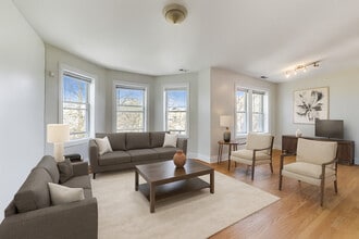 6321 N Artesian Ave in Chicago, IL - Building Photo - Building Photo