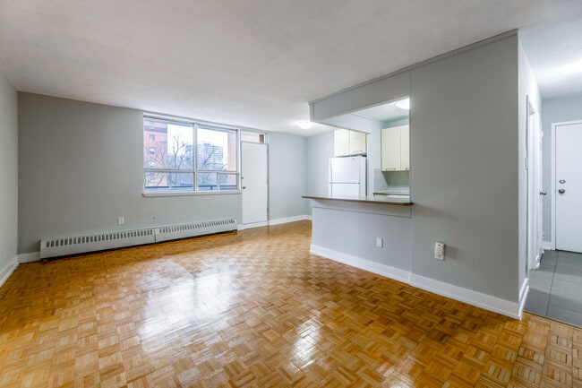 3085 Queen Frederica in Mississauga, ON - Building Photo - Building Photo