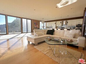 9300 Warbler Way in Los Angeles, CA - Building Photo - Building Photo