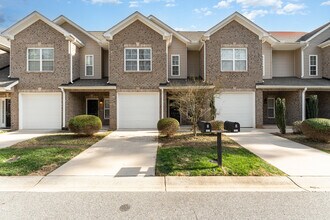 1915 Fleming Rd in Greensboro, NC - Foto de edificio - Building Photo