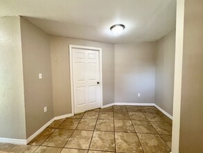 2602 E Yukon St, Unit Cozy 1 BD - 10min Downtwn in Tampa, FL - Building Photo - Building Photo