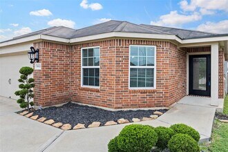 9811 North St in Rosharon, TX - Building Photo - Building Photo