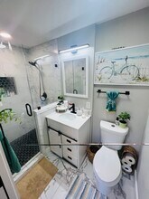 611 W Page Ave in Dallas, TX - Foto de edificio - Building Photo