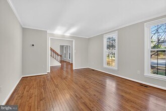 1302 Clayborne House Ct in McLean, VA - Building Photo - Building Photo