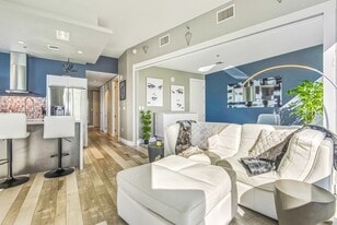 4471 Dean Martin Dr in Las Vegas, NV - Building Photo