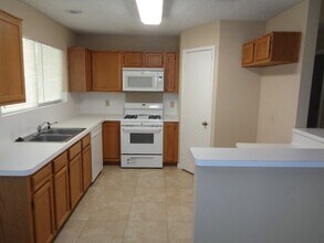 9222 Palm Shores Dr in Spring, TX - Foto de edificio - Building Photo