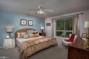 8 Knoll Ridge Ct in Baltimore, MD - Building Photo