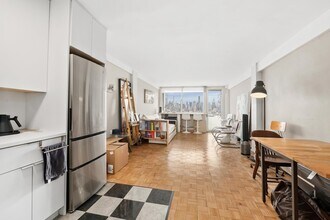 899 JFK Blvd E in Weehawken, NJ - Building Photo - Building Photo