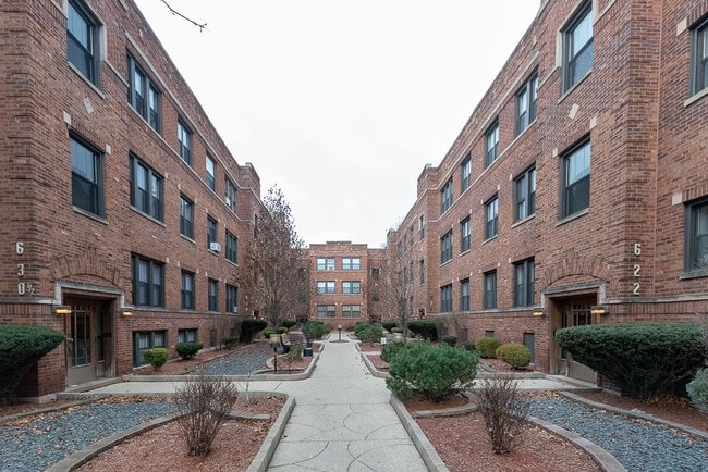 617 W Cornelia Ave, Unit J02P in Chicago, IL - Foto de edificio - Building Photo