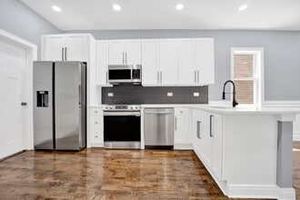 1821 N Kedvale Ave in Chicago, IL - Foto de edificio - Building Photo