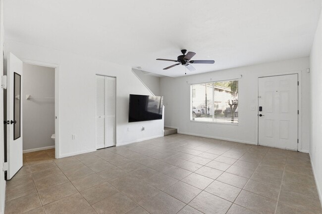 2300 SW 43rd St in Gainesville, FL - Foto de edificio - Building Photo