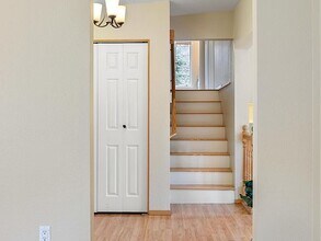 3030 Bettles Bay Loop in Anchorage, AK - Foto de edificio - Building Photo