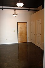 2002 E 11th St, Unit B in Tulsa, OK - Building Photo - Building Photo