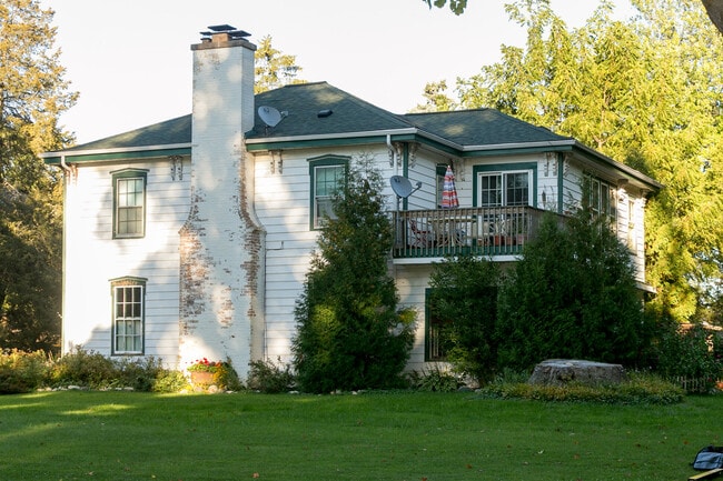 W379N5686 N Lake Rd, Unit 3