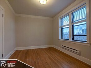 2329 N Rockwell St, Unit A3 in Chicago, IL - Building Photo - Building Photo