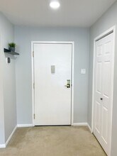 5340 Holmes Run Pky, Unit Room 1 in Alexandria, VA - Building Photo - Building Photo