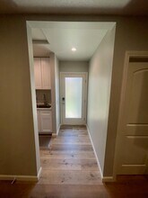 13224 Herrick Ave, Unit Front Studio in Sylmar, CA - Foto de edificio - Building Photo