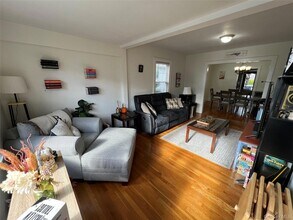 23 Merritt Ave, Unit 1 in Eastchester, NY - Foto de edificio - Building Photo