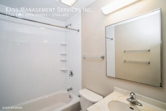 1744 E 69th St in Chicago, IL - Building Photo - Building Photo