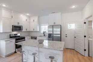 Garland Luxury Living in Fayetteville, AR - Building Photo