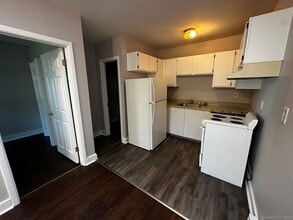 7 Prest St, Unit 3 in New London, CT - Building Photo - Building Photo