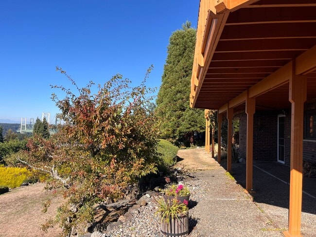 property at 610 N Aurora Ave