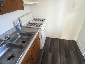 1301 W 9th St-Unit -A in Antioch, CA - Building Photo - Building Photo