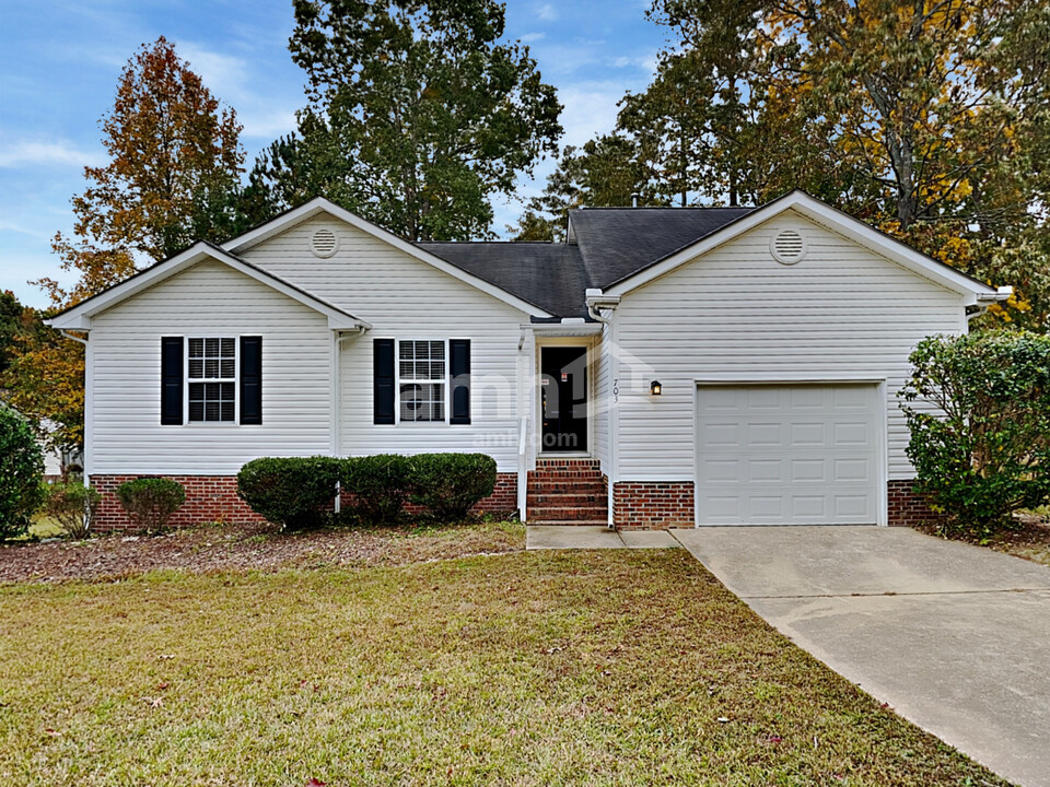 703 Pepperstone Ct in Fuquay Varina, NC - Building Photo