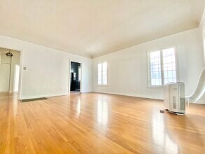 351 N Sierra Bonita Ave in Los Angeles, CA - Building Photo - Building Photo