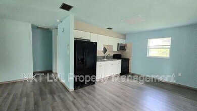 2095 Eloise Cir in North Fort Myers, FL - Building Photo - Building Photo