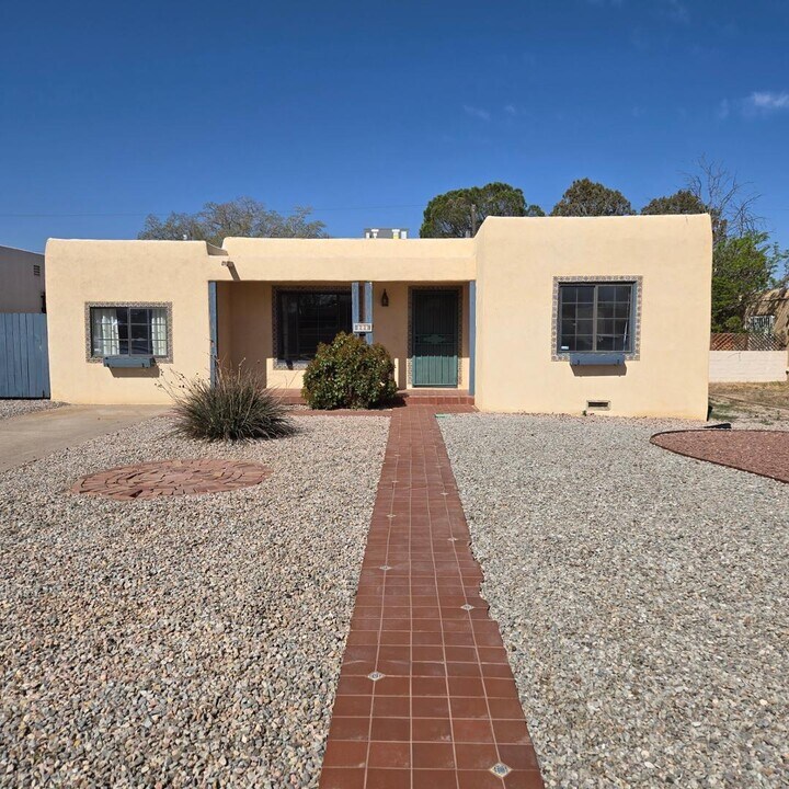 311 Quincy St NE in Albuquerque, NM - Building Photo