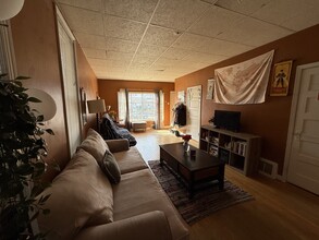 2730 N Oakland Ave, Unit 2730 N Oakland Ave 53211. in Milwaukee, WI - Foto de edificio - Building Photo